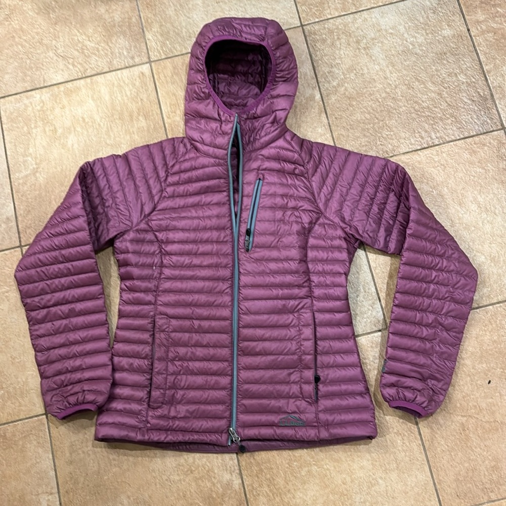 LL BEAN slim down puffer in dark rose, XS REG. 2 front side pockets & 1 interior